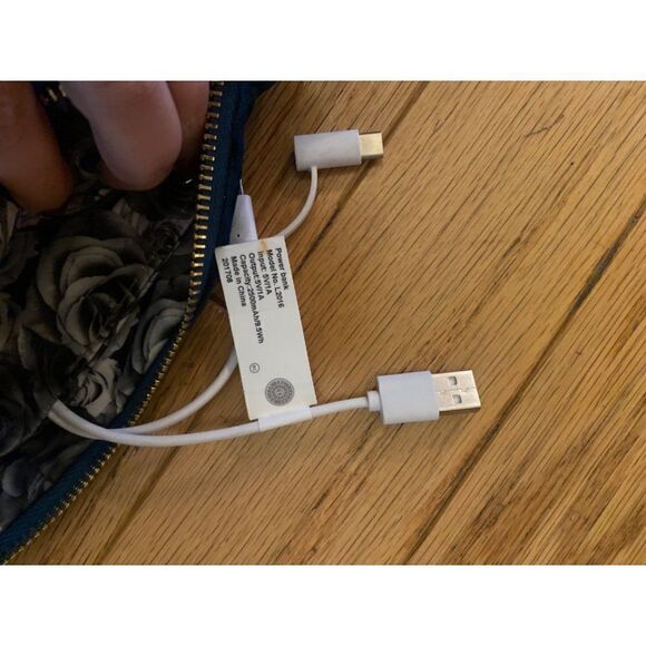 Adrienne Vittadini women's blue/green velvet wristlet with USB charging insert - Picture 4 of 8